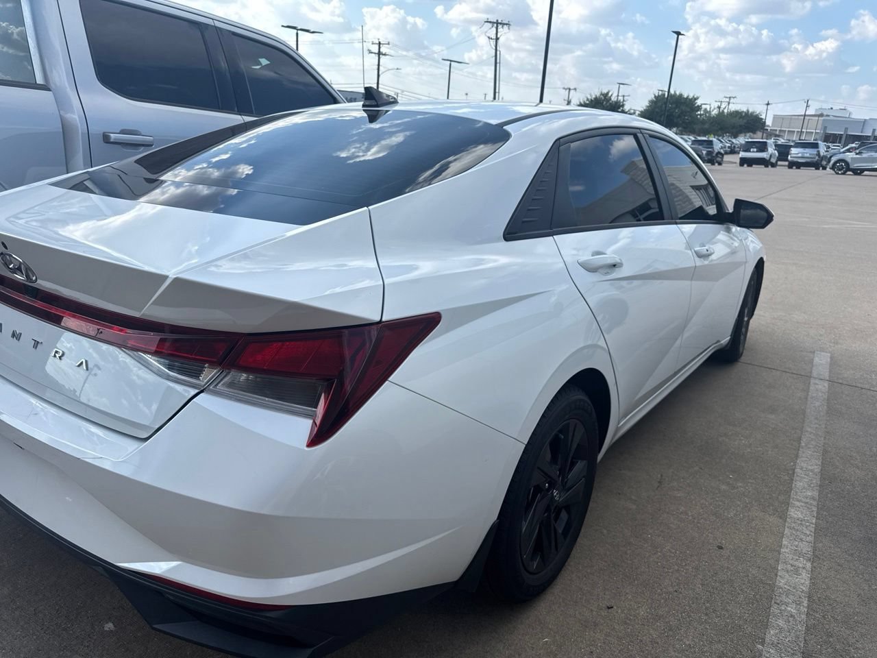 Used 2023 Hyundai Elantra SEL FWD image 4