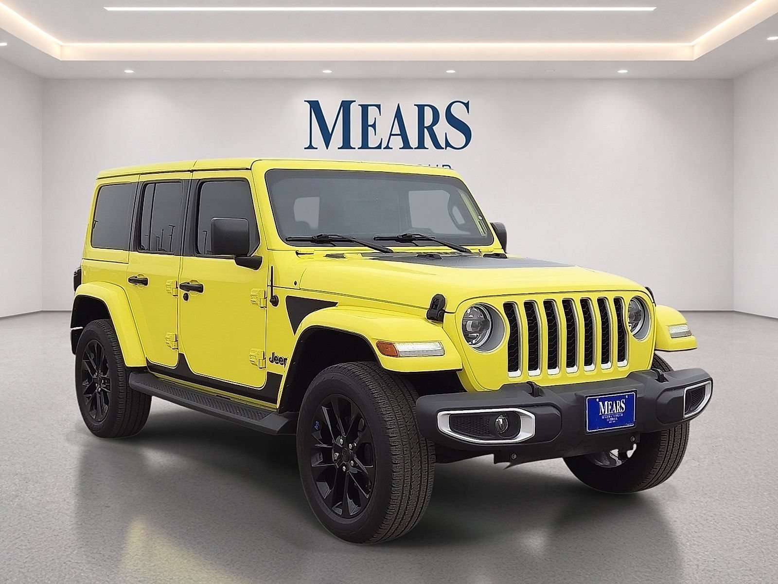 Used 2023 Jeep Wrangler Unlimited Sahara w/ Cold Weather Group AWD/4WD image 7