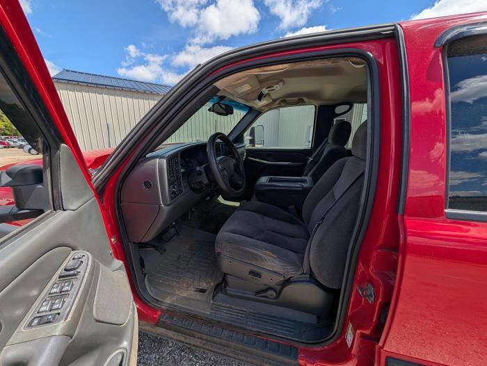 Used 2005 Chevrolet Silverado 2500 LS AWD/4WD image 21