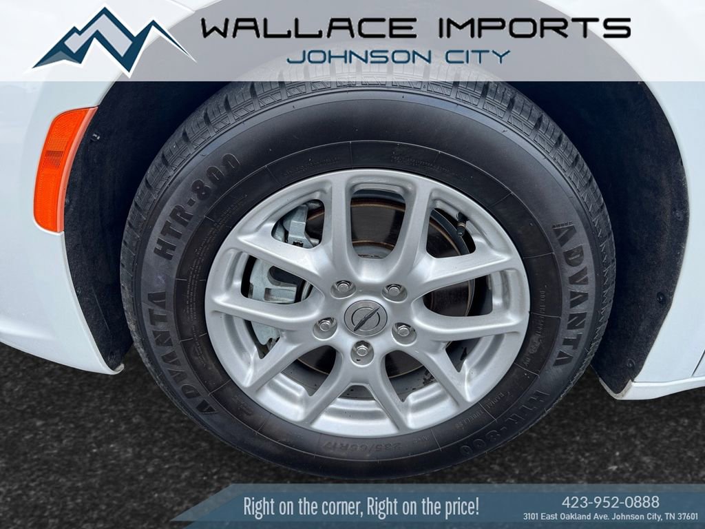 Used 2022 Chrysler Pacifica Touring-L FWD image 9