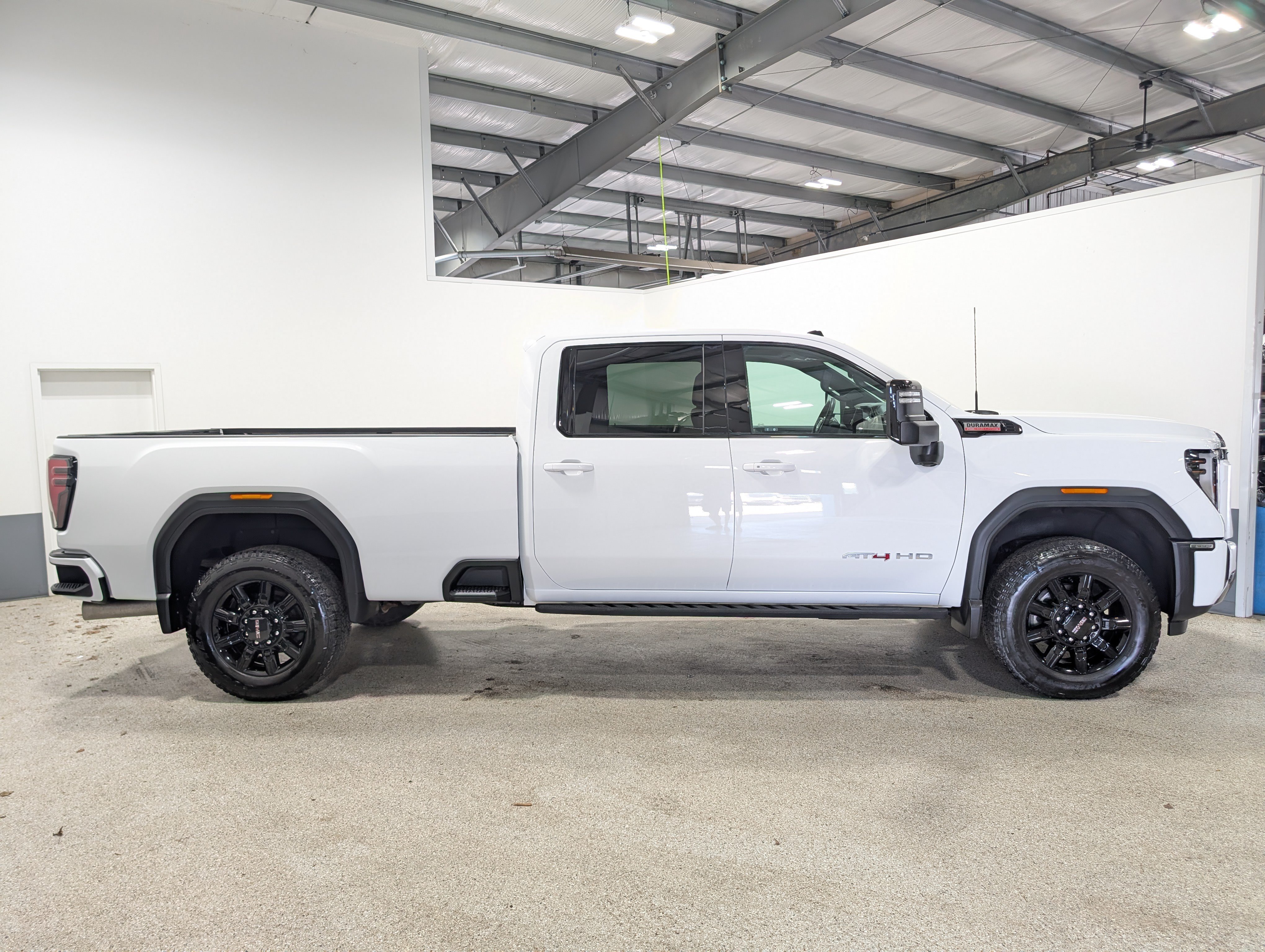 Used 2024 GMC Sierra 2500 AT4 w/ AT4 Premium Plus Package AWD/4WD image 2