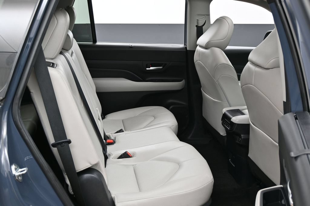 Used 2024 Toyota Grand Highlander AWD image 28