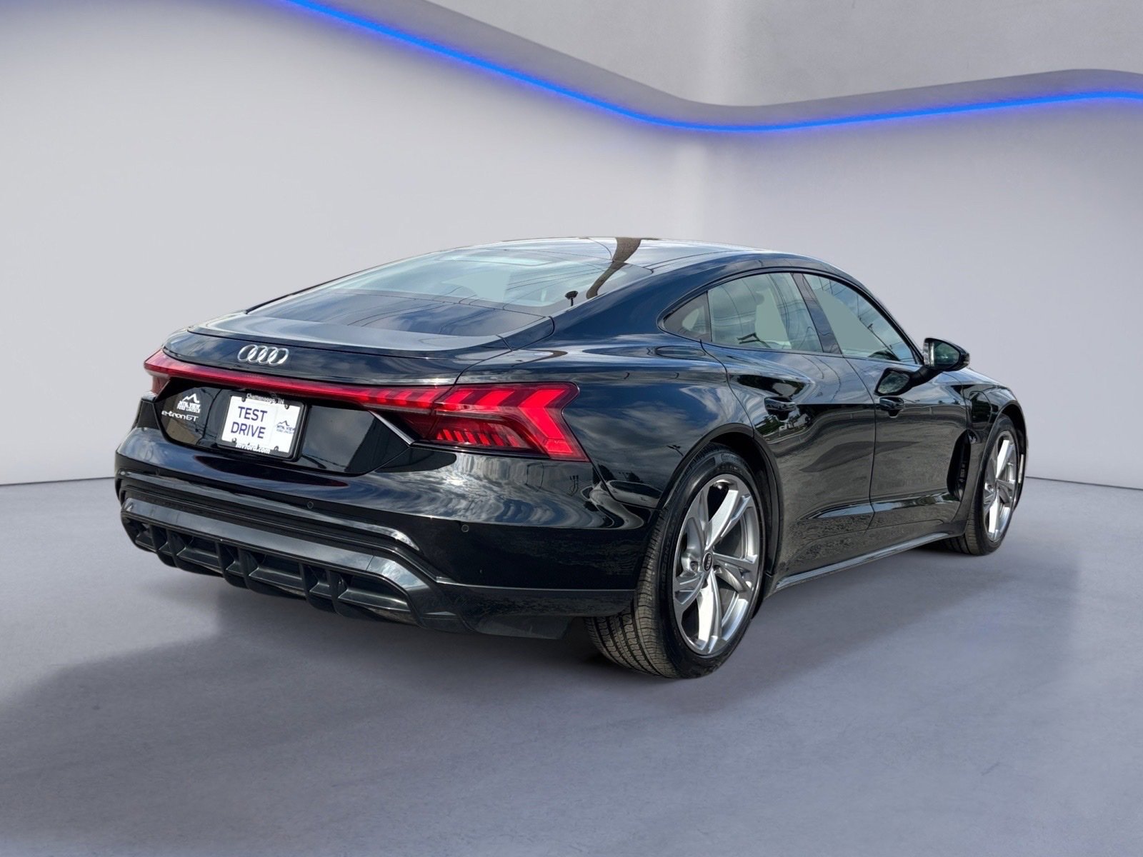 Used 2022 Audi e-tron GT Premium Plus image 10