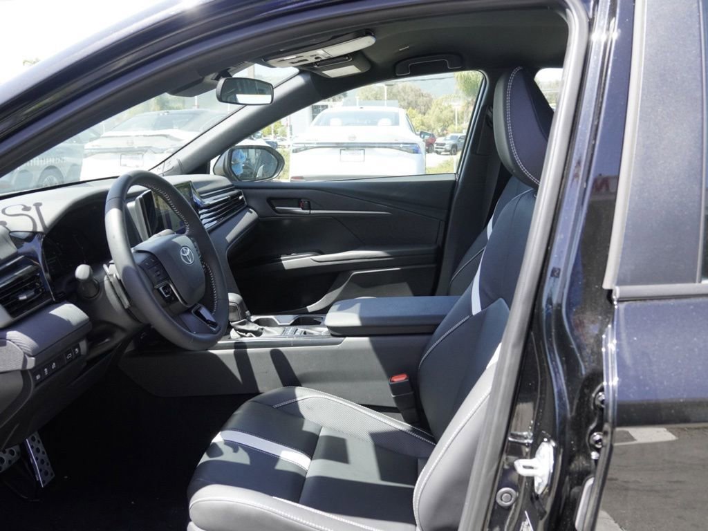 Used 2025 Toyota Camry SE FWD image 15