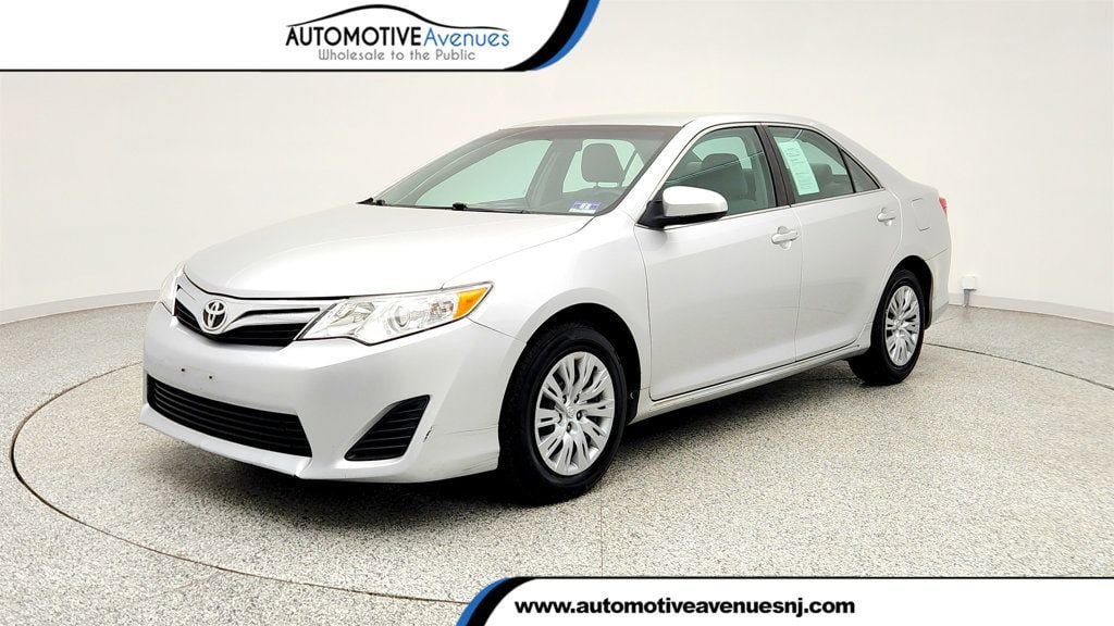 Used 2013 Toyota Camry LE FWD image 1