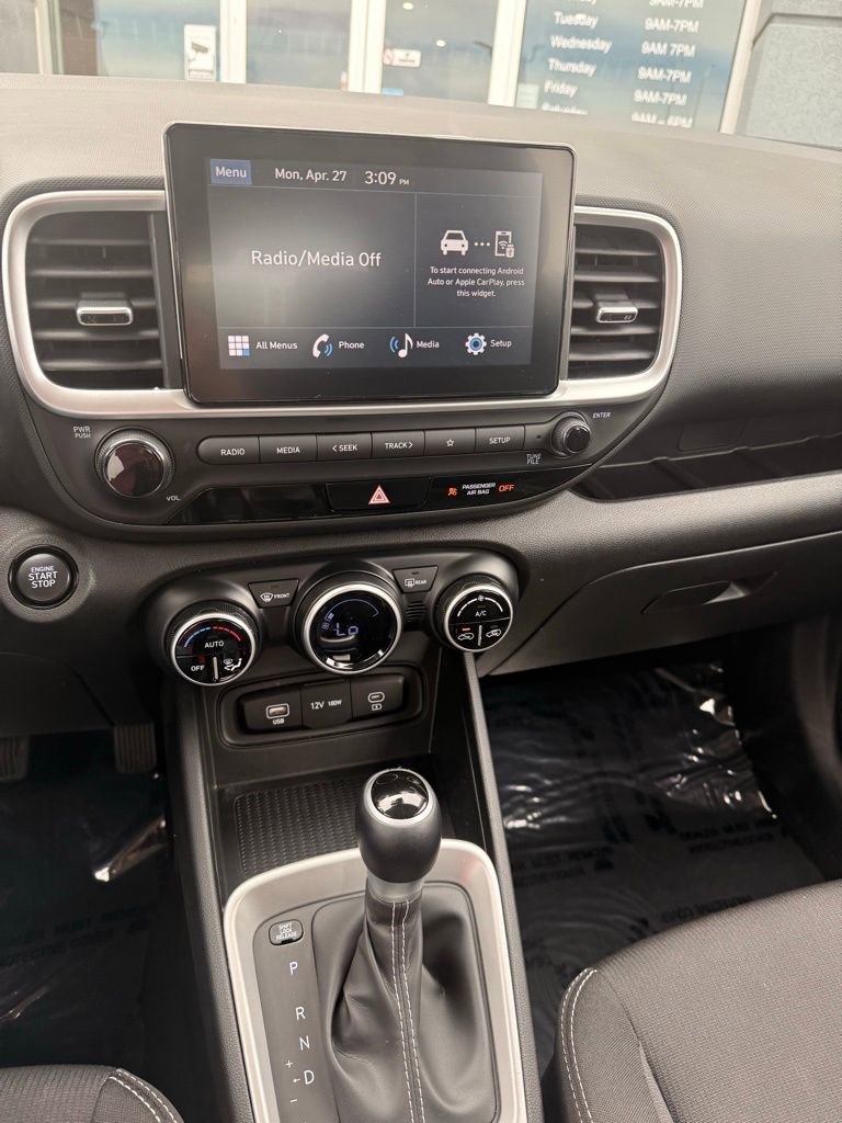 Used 2025 Hyundai Venue SEL FWD image 8
