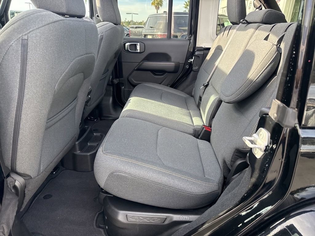 Certified 2025 Jeep Wrangler Unlimited Sahara w/ Safety Group image 17