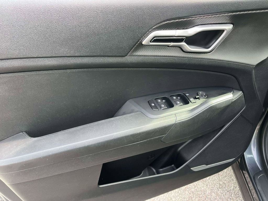 Used 2024 Kia Sportage LX image 13