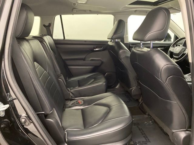 Used 2023 Toyota Highlander XLE image 38