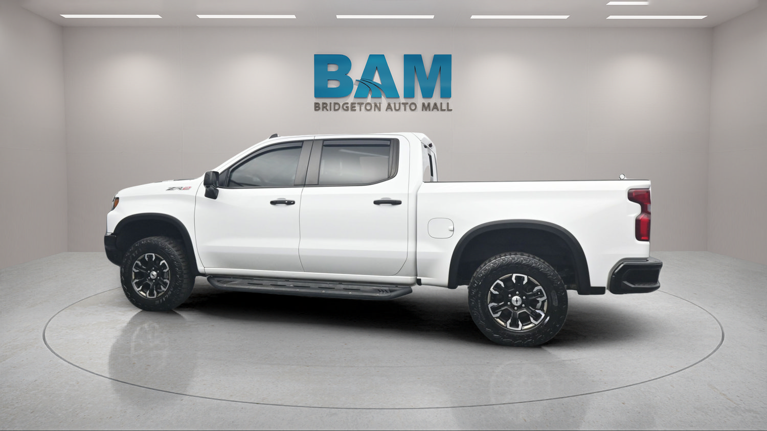 Used 2024 Chevrolet Silverado 1500 ZR2 w/ Technology Package AWD/4WD image 5