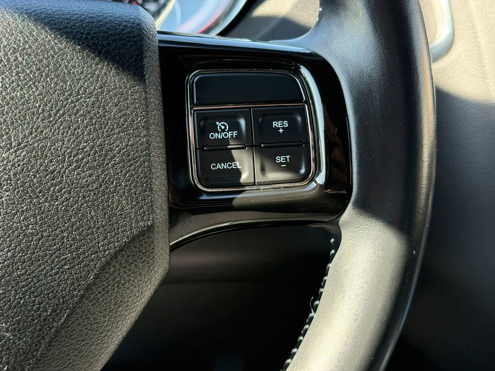 Used 2015 Dodge Grand Caravan SXT FWD image 26