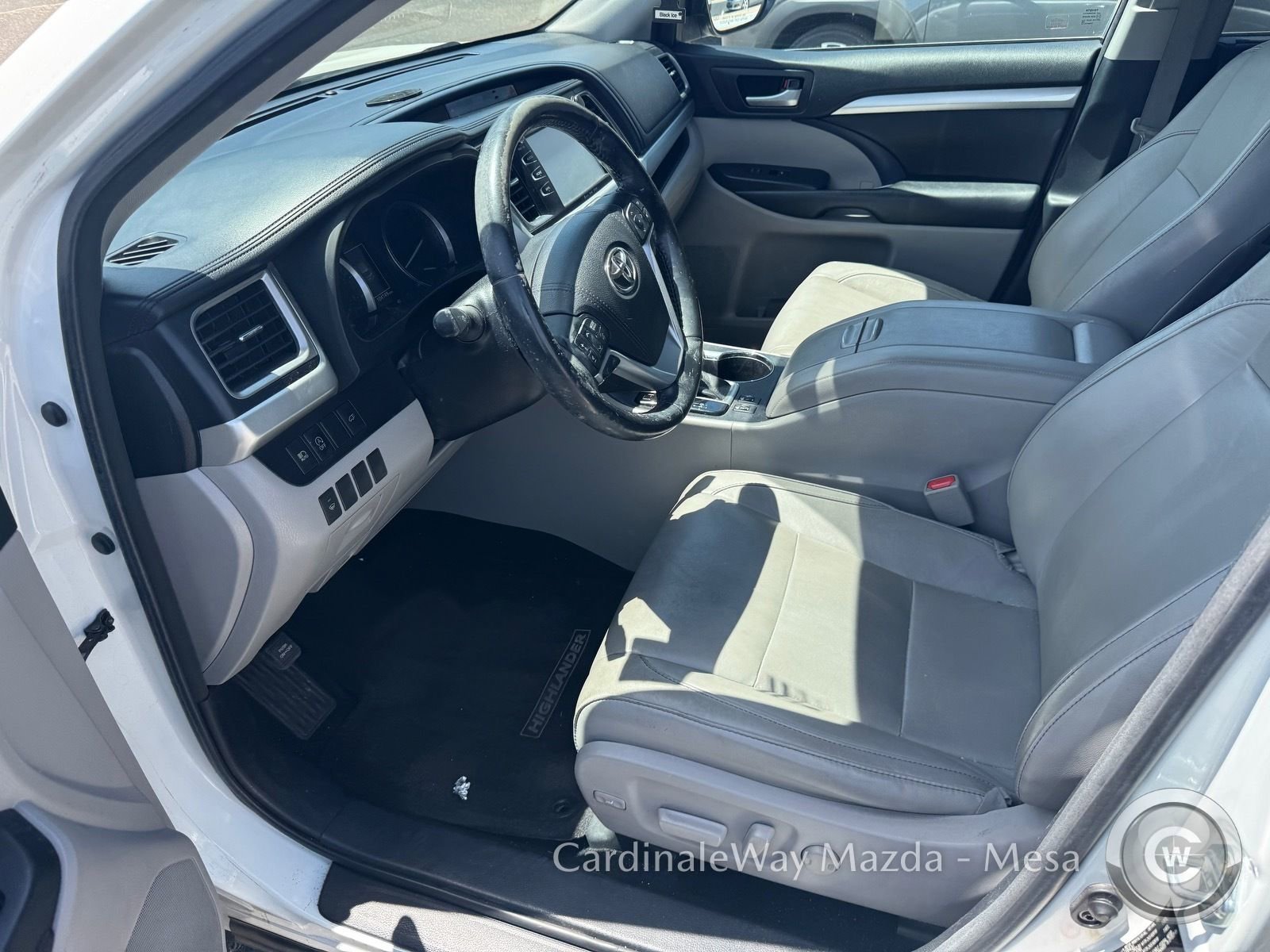 Used 2017 Toyota Highlander XLE FWD image 9