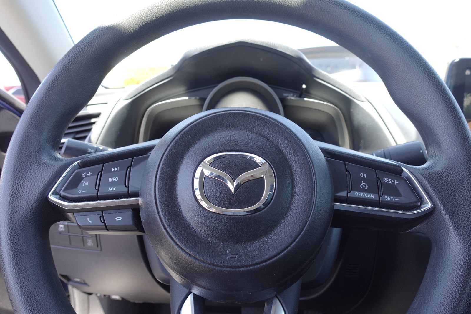 Used 2018 MAZDA MAZDA3 Sport w/ Preferred Equipment Package FWD image 17