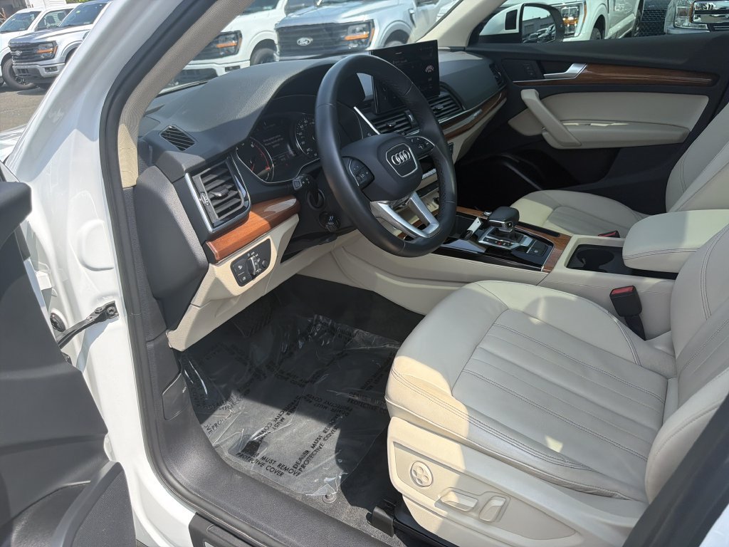 Used 2023 Audi Q5 2.0T Premium w/ Convenience Package AWD/4WD image 11