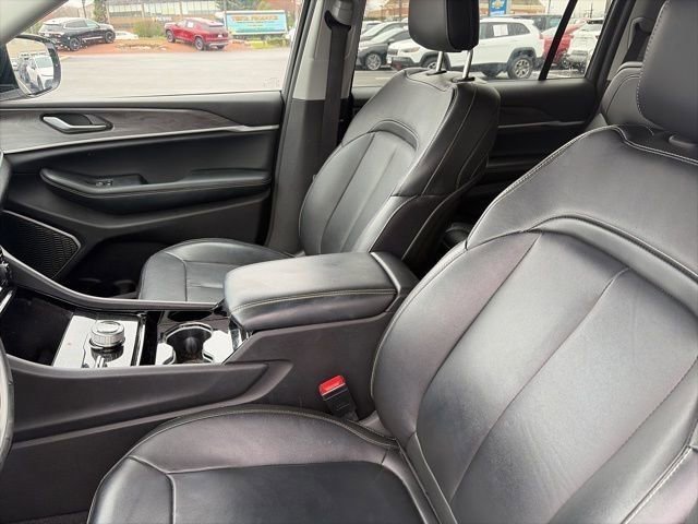 Used 2022 Jeep Grand Cherokee L Limited AWD/4WD image 17
