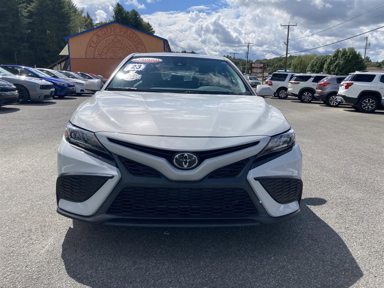 Used 2023 Toyota Camry SE image 2