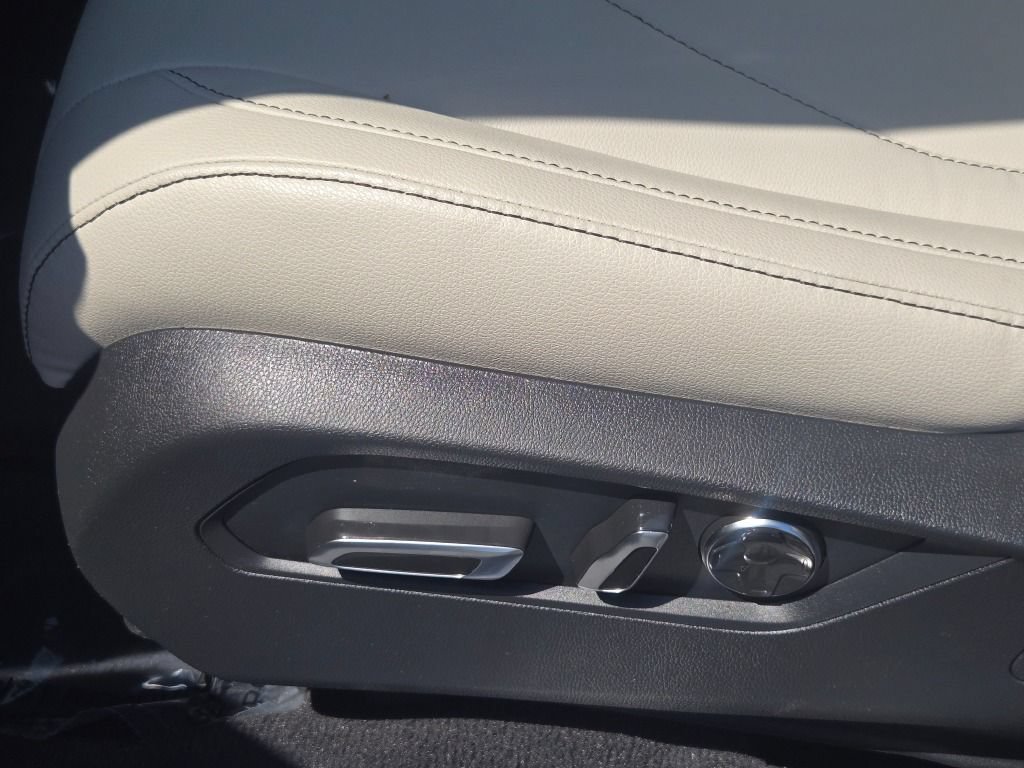 Certified 2025 Acura RDX SH-AWD image 25