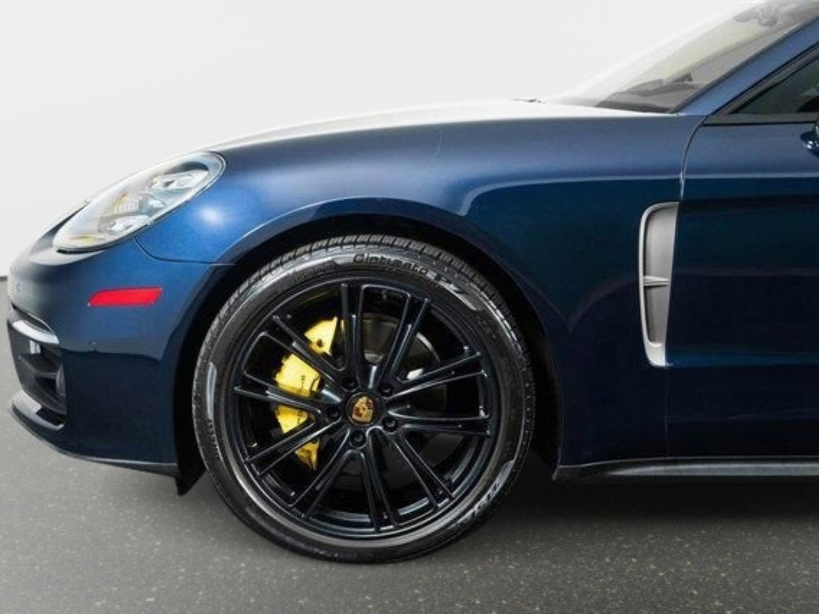 Used 2023 Porsche Panamera 4 Platinum Edition w/ Assistance Package image 18