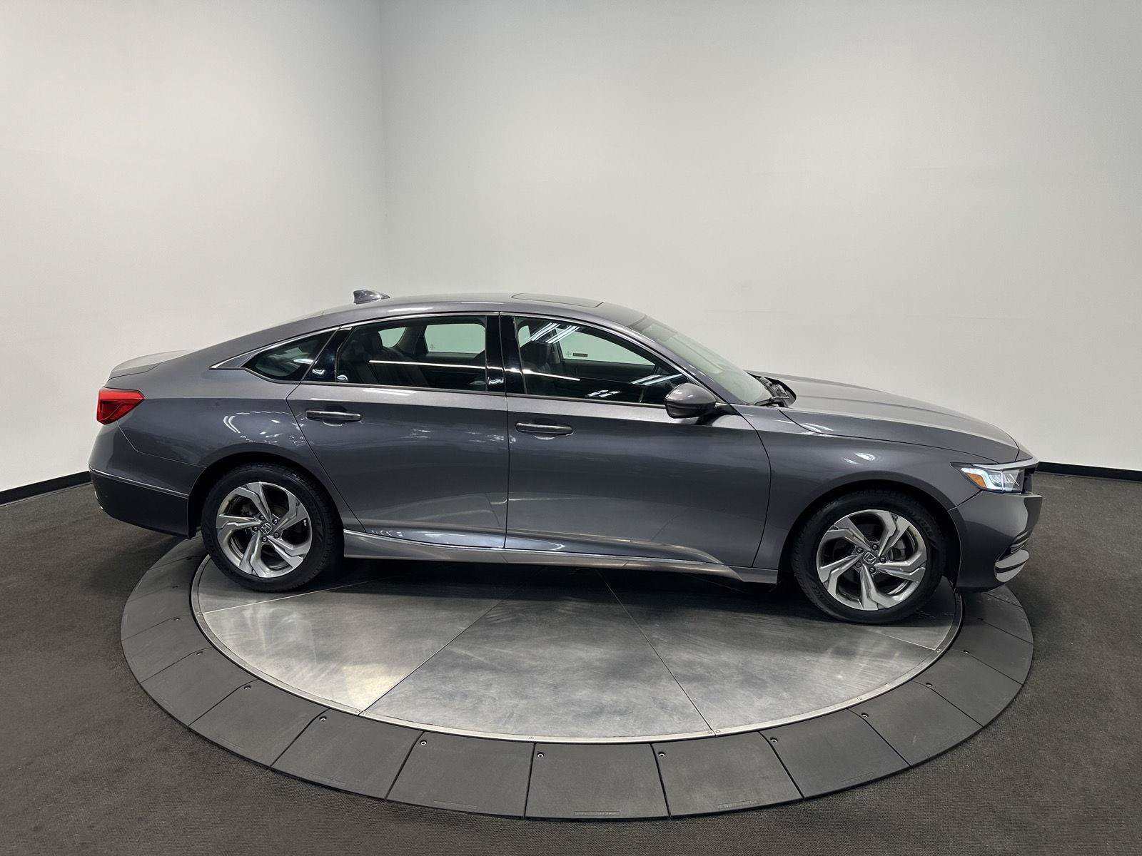 Used 2018 Honda Accord EX-L image 8
