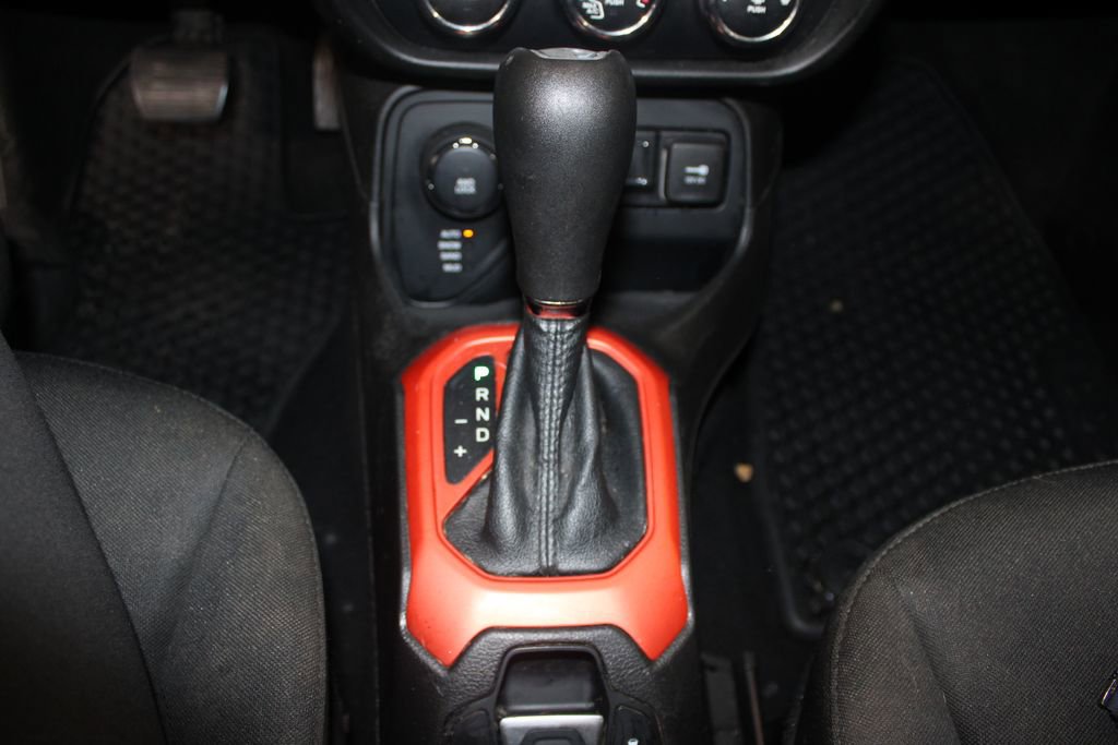 Used 2017 Jeep Renegade Latitude w/ Cold Weather Group image 35