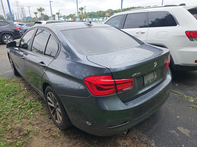 Used 2018 BMW 320i xDrive Sedan AWD/4WD image 5
