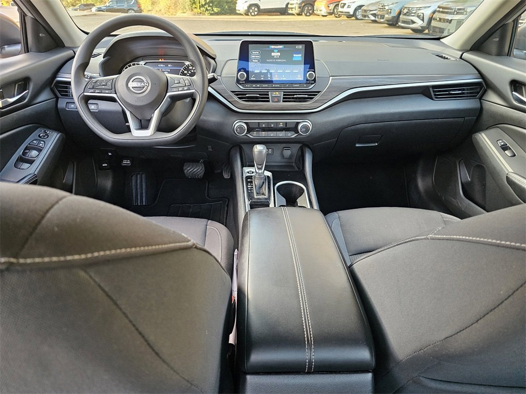 Used 2024 Nissan Altima 2.5 SV image 8