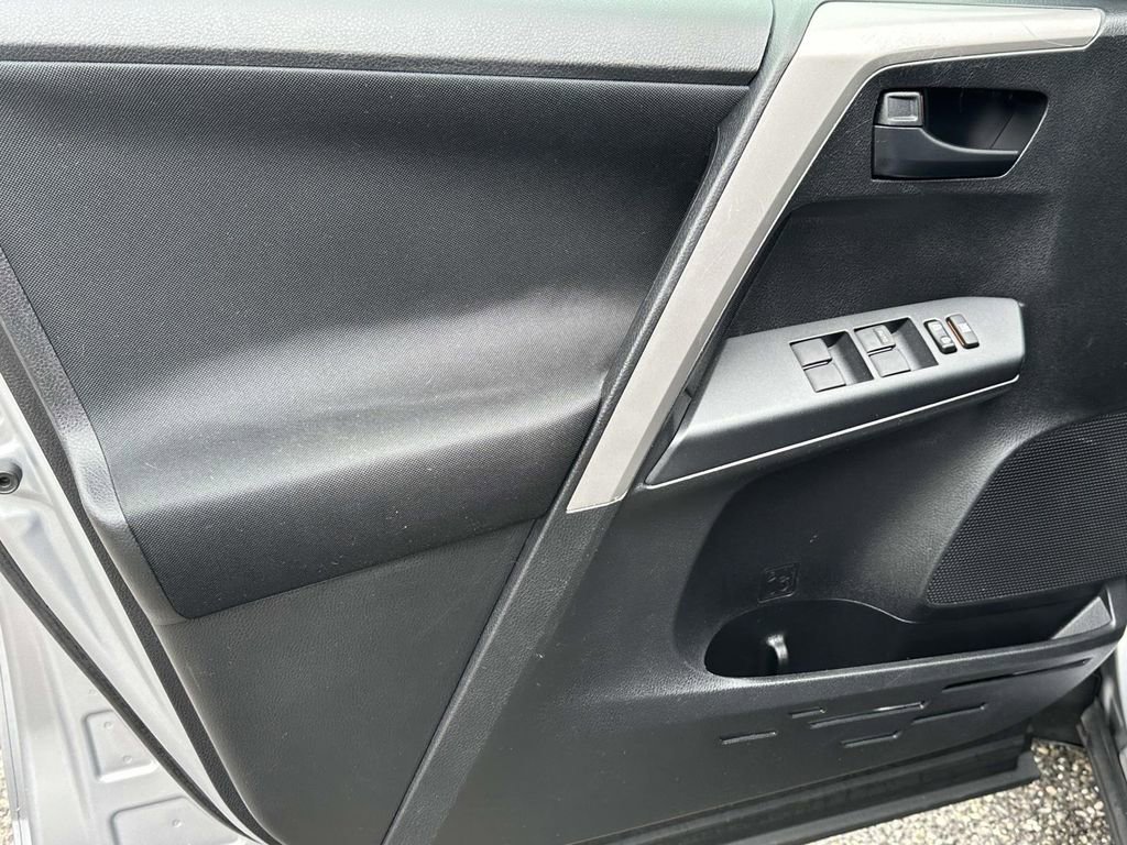 Used 2016 Toyota RAV4 LE image 14