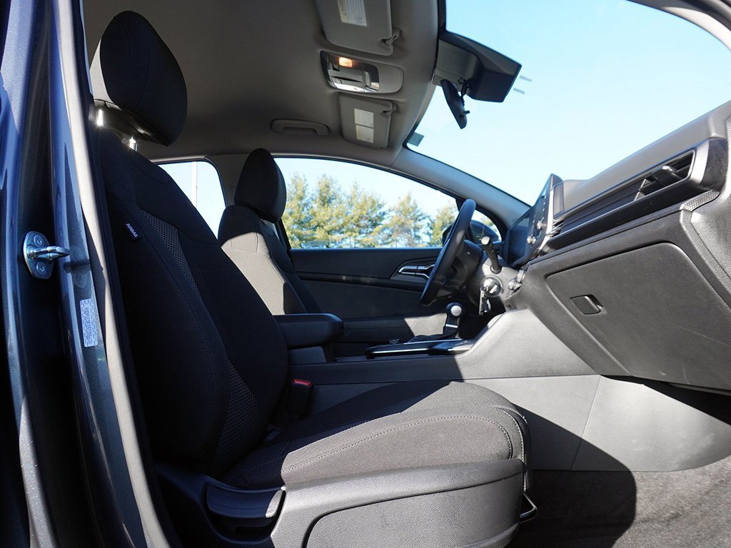 Used 2025 Kia Sportage LX image 31