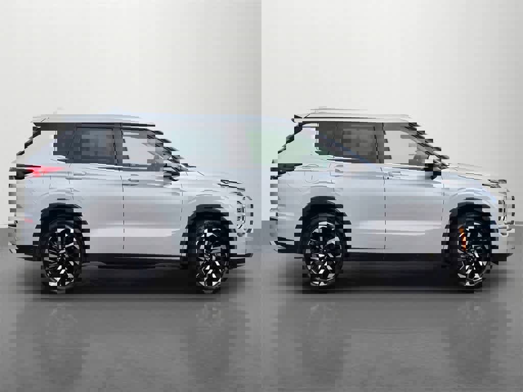 Used 2023 Mitsubishi Outlander SE image 7