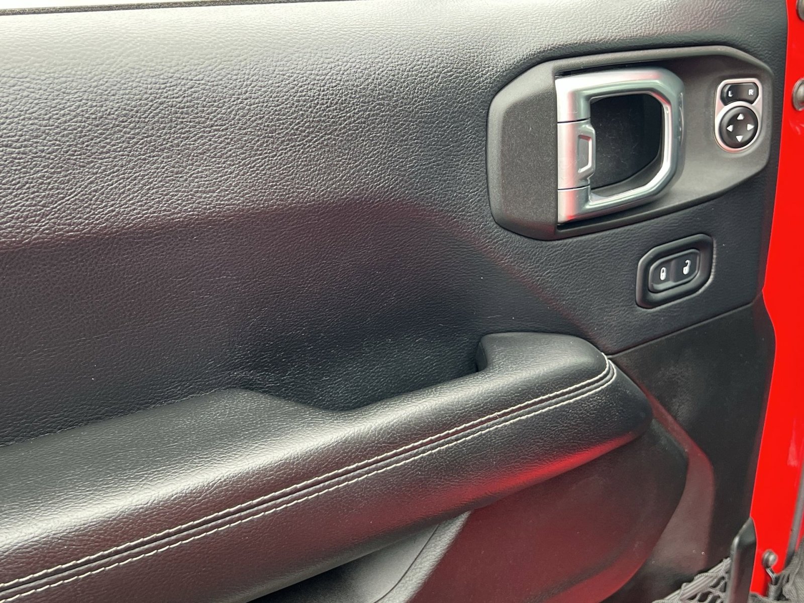 Used 2018 Jeep Wrangler Unlimited Sahara image 15