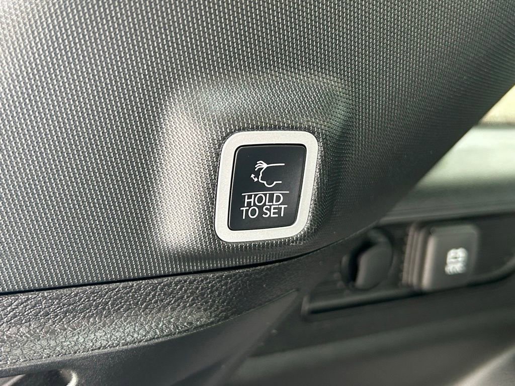 Certified 2024 Jeep Grand Cherokee Limited w/ Black Appearance Package image 31