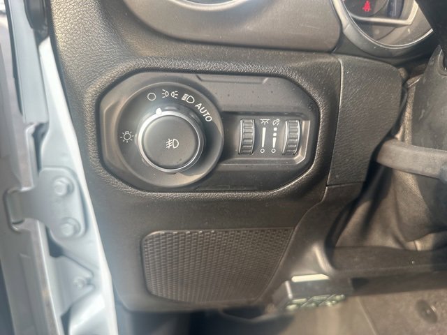 Used 2018 Jeep Wrangler Unlimited Sahara image 17