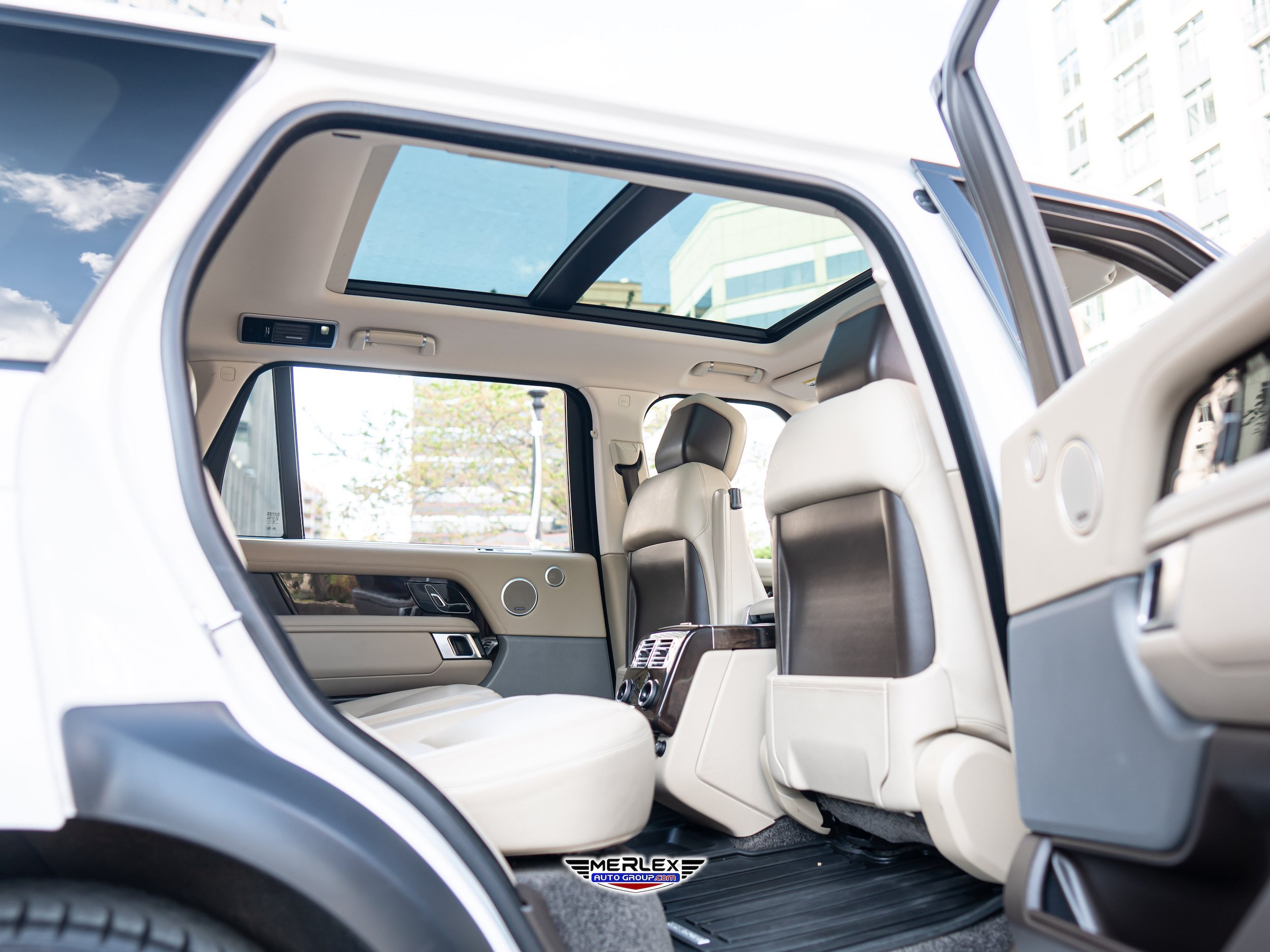 Used 2018 Land Rover Range Rover Long Wheelbase Supercharged AWD/4WD image 19