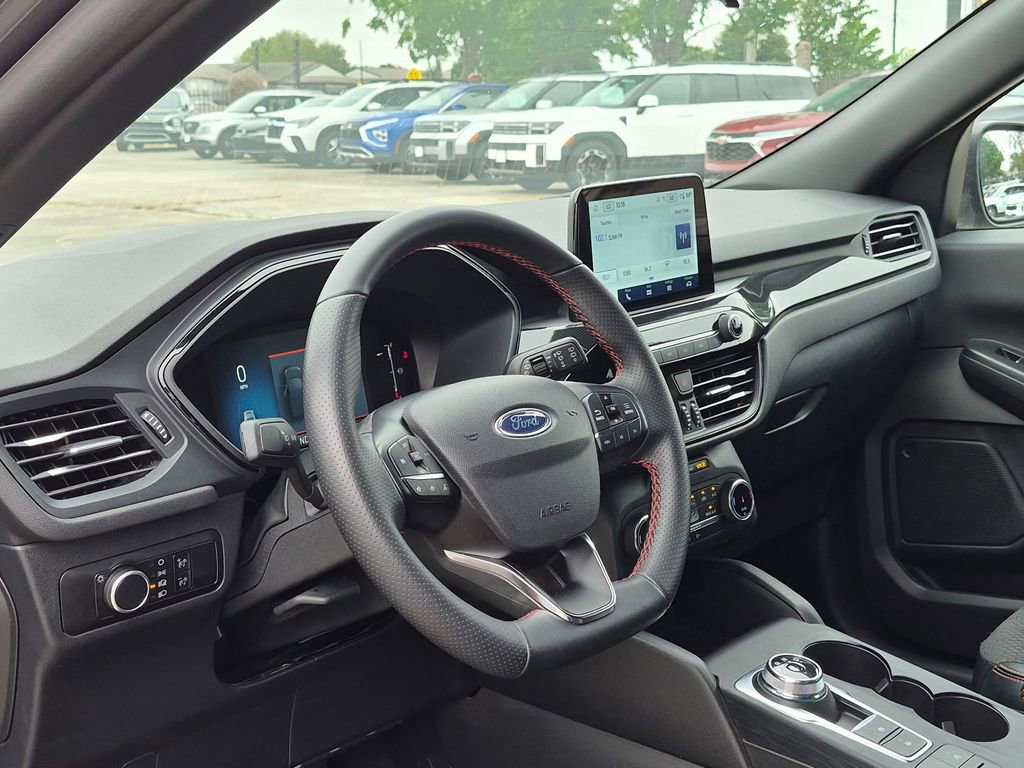 Used 2025 Ford Escape ST-Line AWD/4WD image 13
