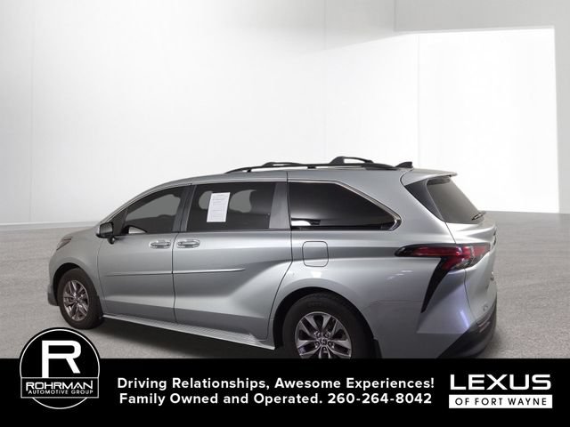 Used 2022 Toyota Sienna XLE FWD image 11