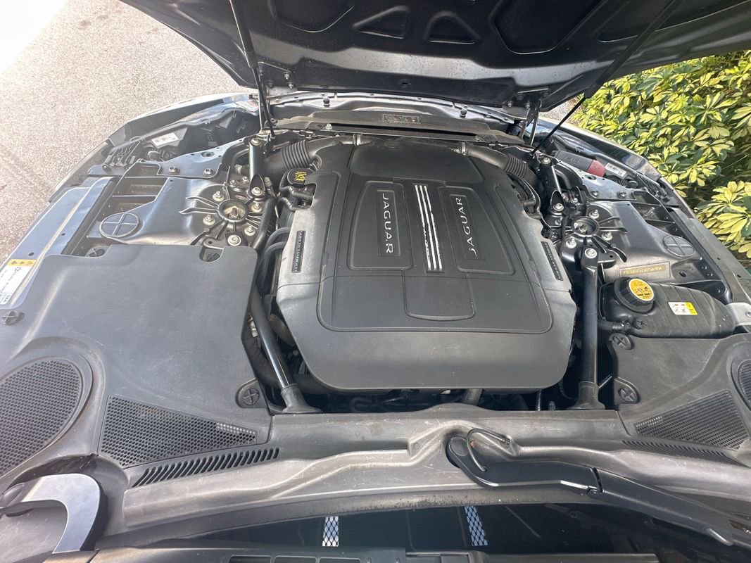 Used 2018 Jaguar F-TYPE Coupe image 19