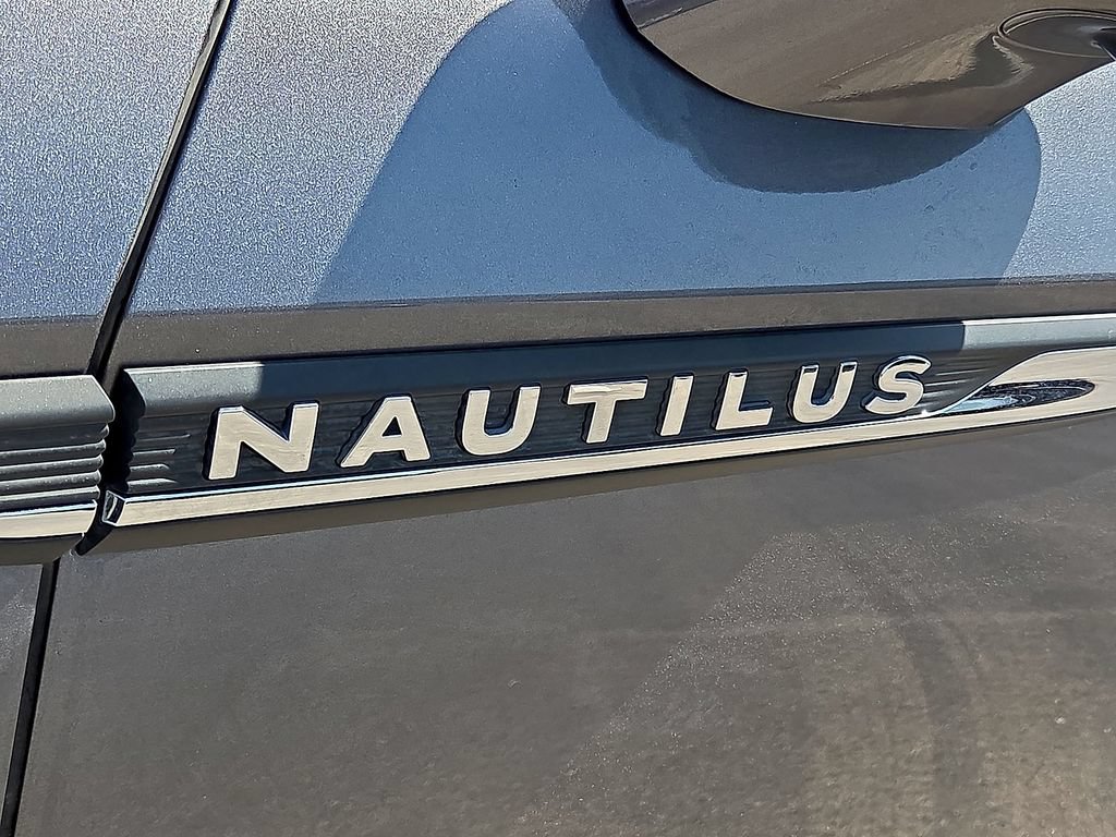 Used 2022 Lincoln Nautilus Reserve FWD image 10