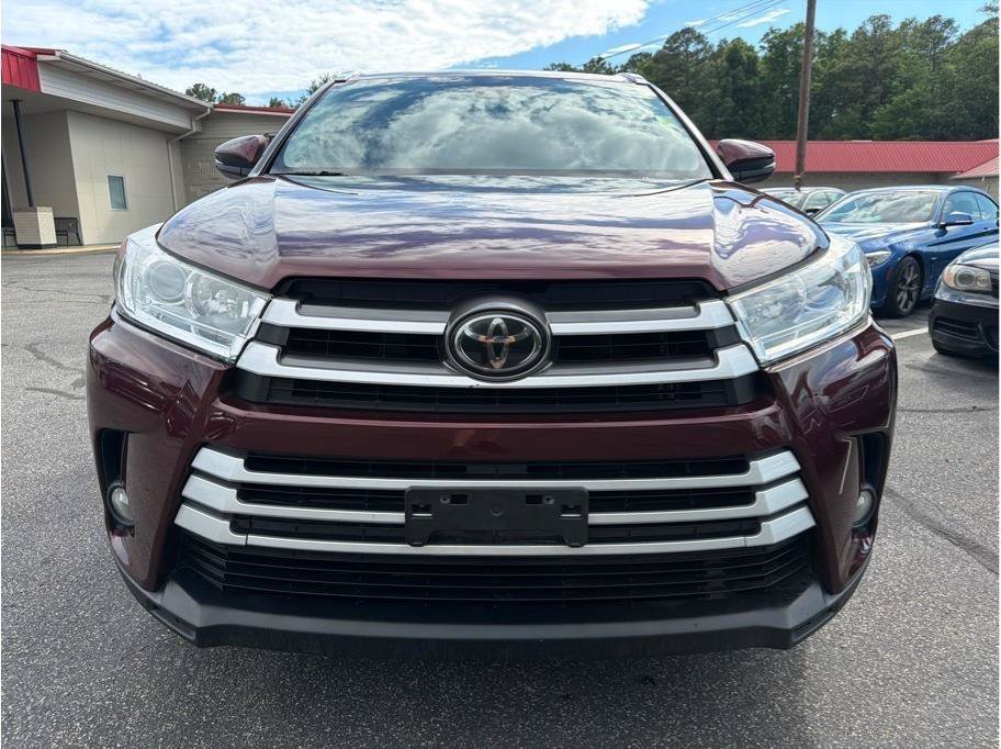 Used 2018 Toyota Highlander XLE FWD image 2