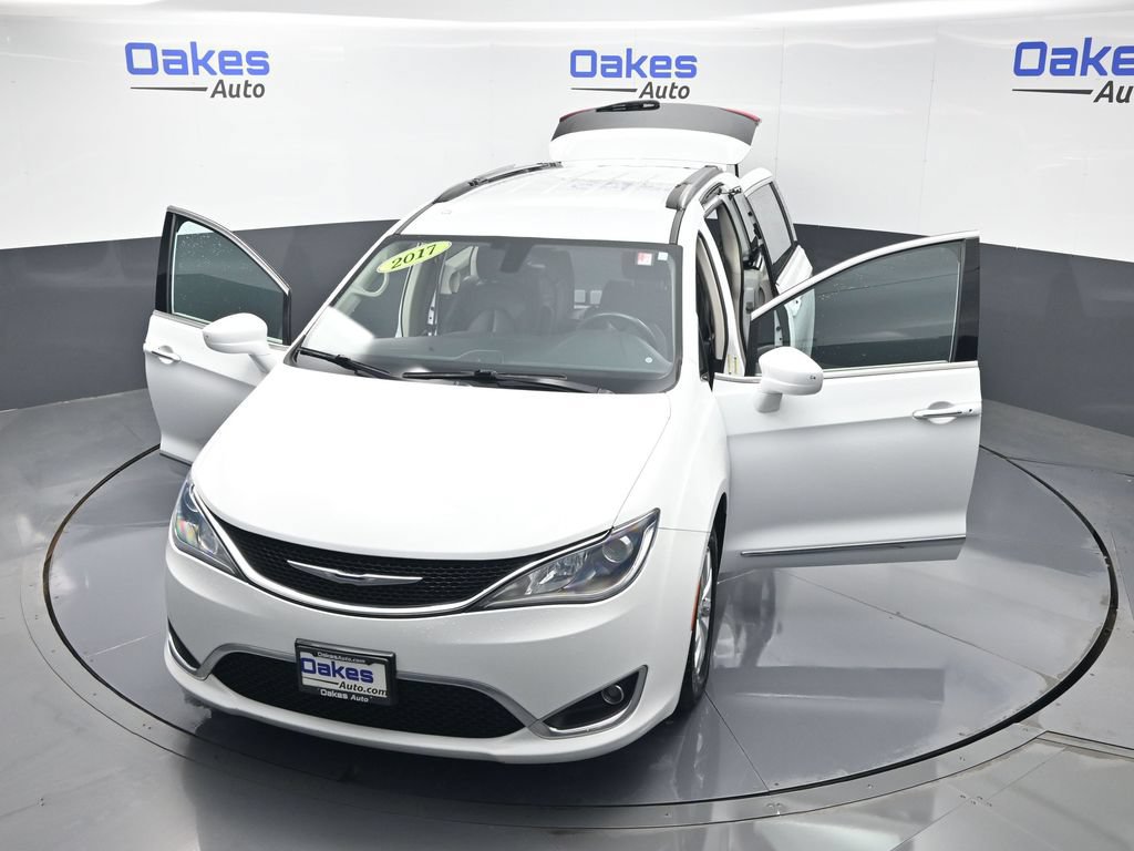 Used 2017 Chrysler Pacifica Touring-L FWD image 54