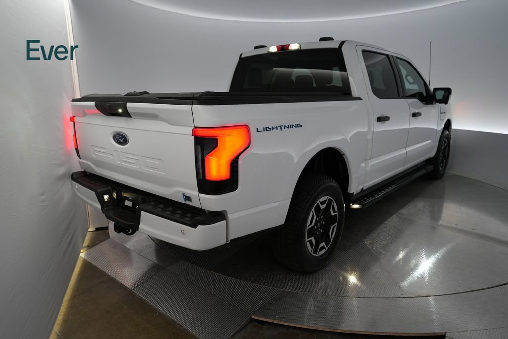 Used 2023 Ford F150 Lightning XLT AWD/4WD image 3