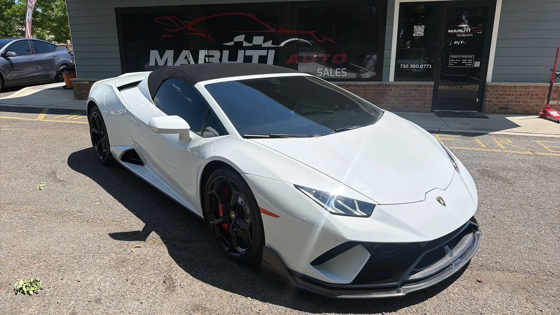Used 2021 Lamborghini Huracan EVO RWD image 3