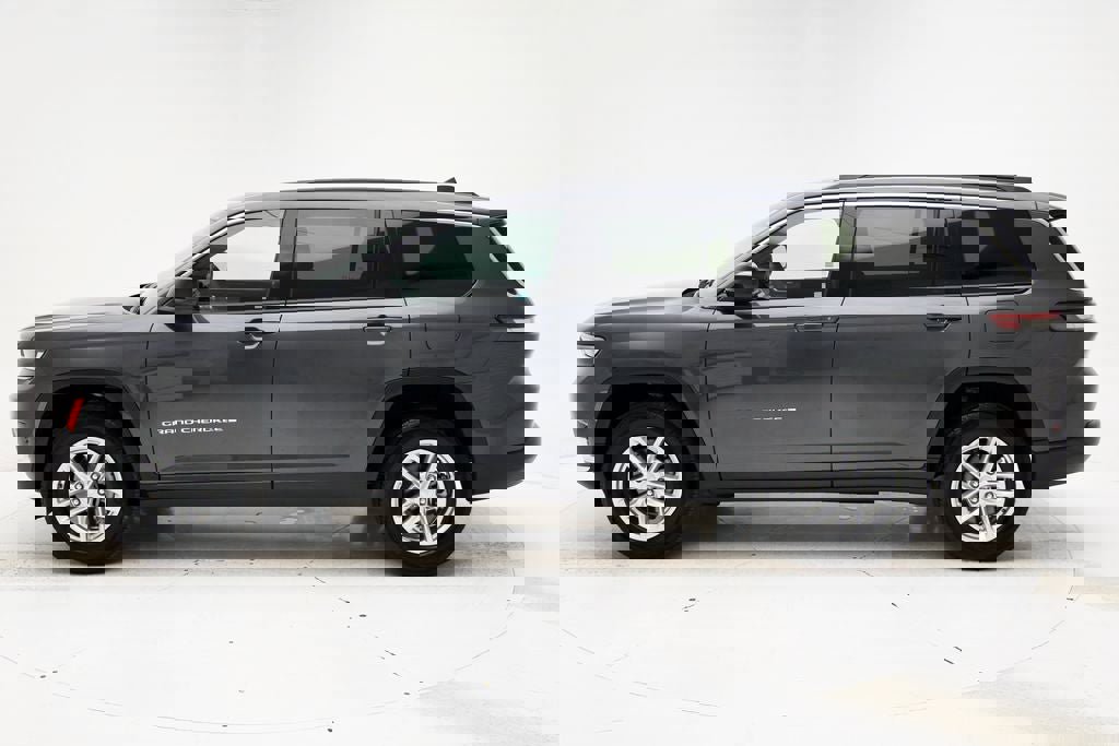 Used 2025 Jeep Grand Cherokee L Laredo image 5