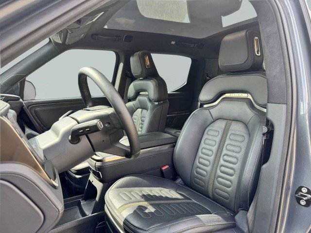 Used 2022 Rivian R1T Adventure image 23