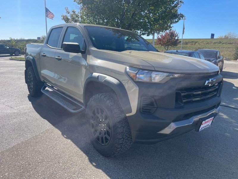 Used 2024 Chevrolet Colorado Trail Boss w/ Advanced Trailering Package AWD/4WD image 2