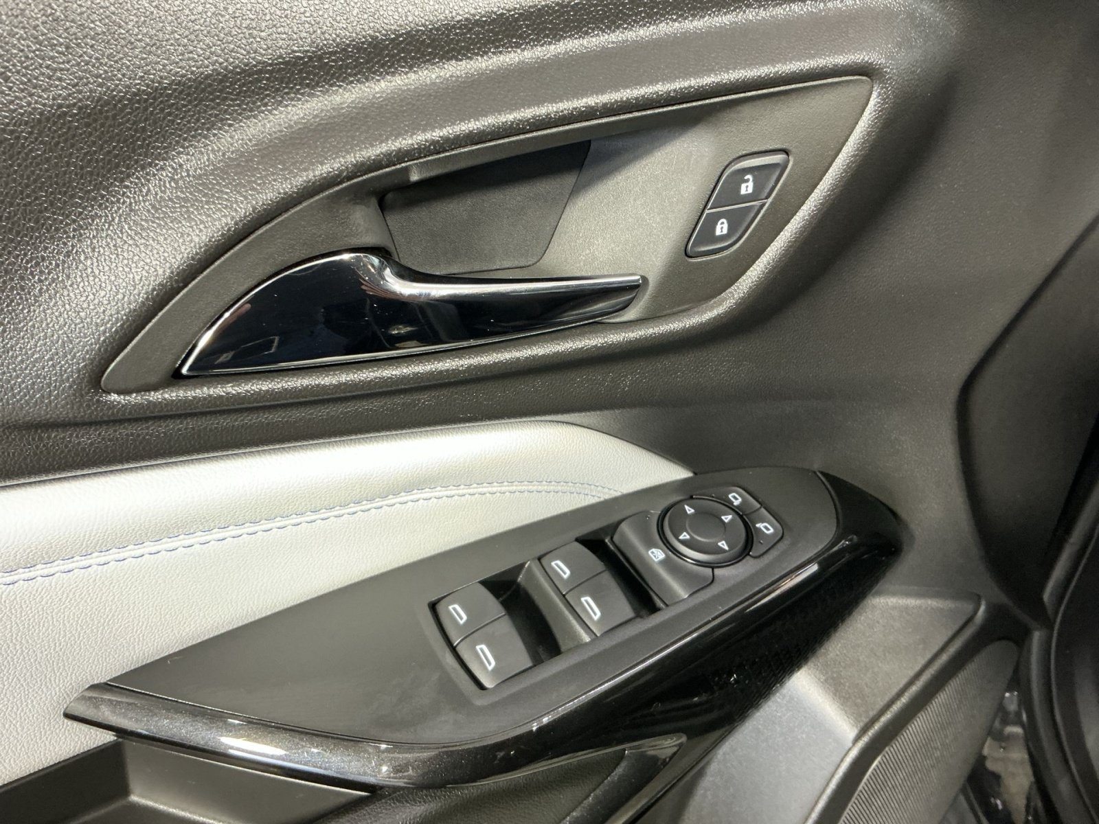 Used 2024 Chevrolet Trax LT FWD image 16