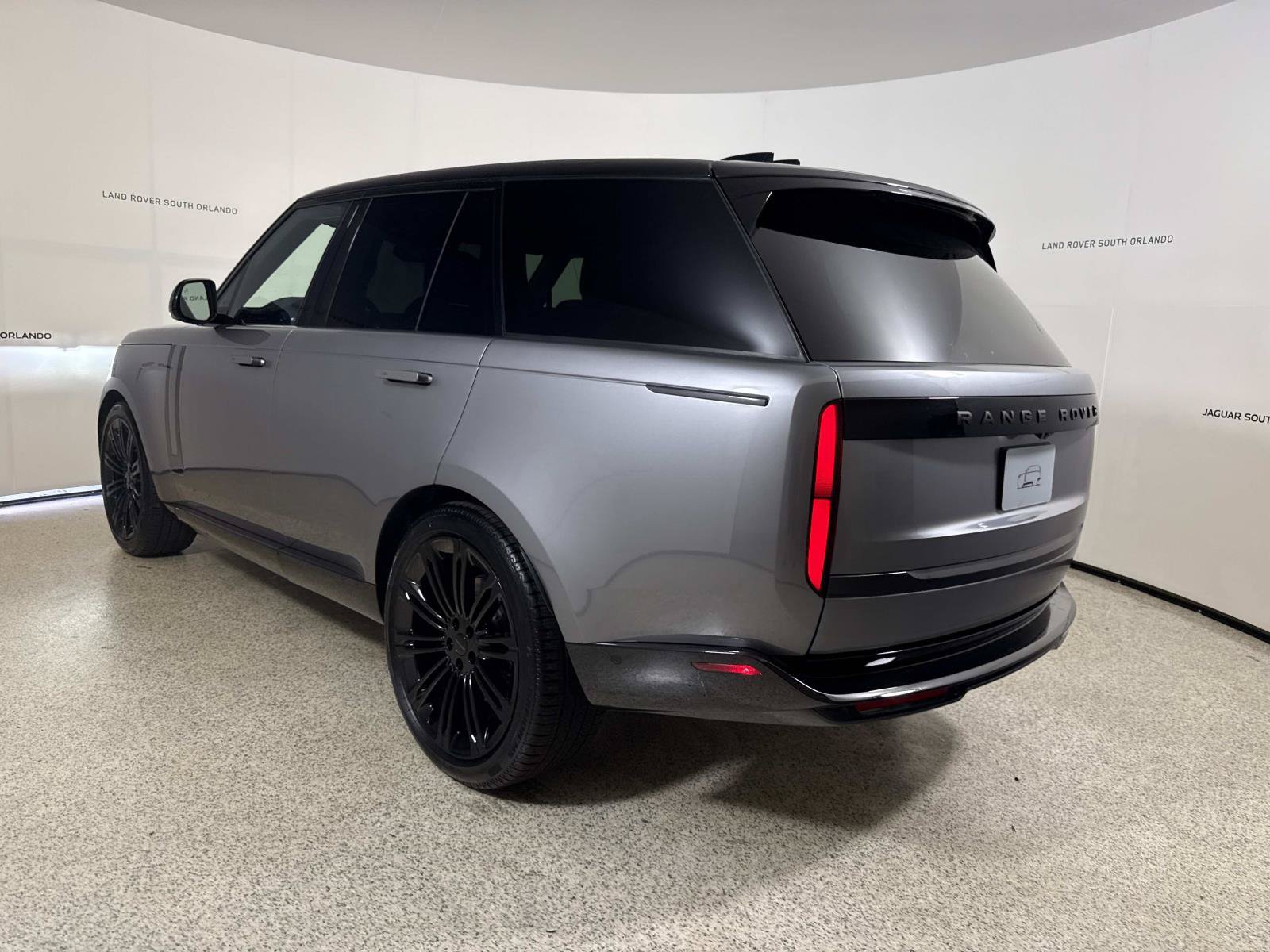New 2026 Land Rover Range Rover SE AWD/4WD image 3