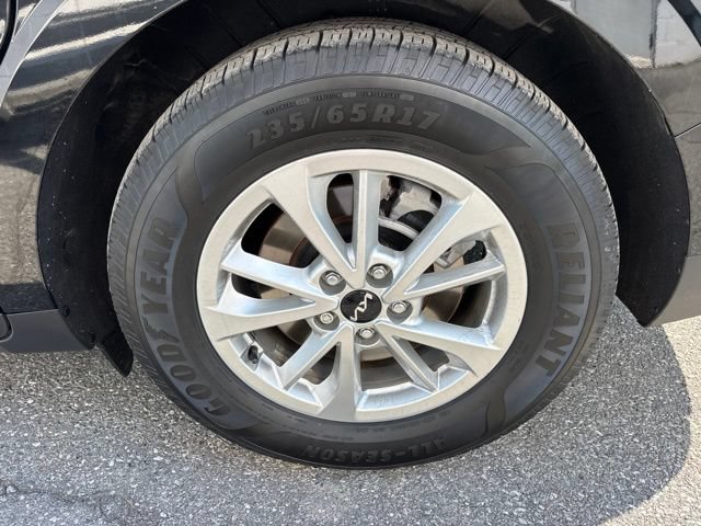 Used 2023 Kia Carnival LX FWD image 26