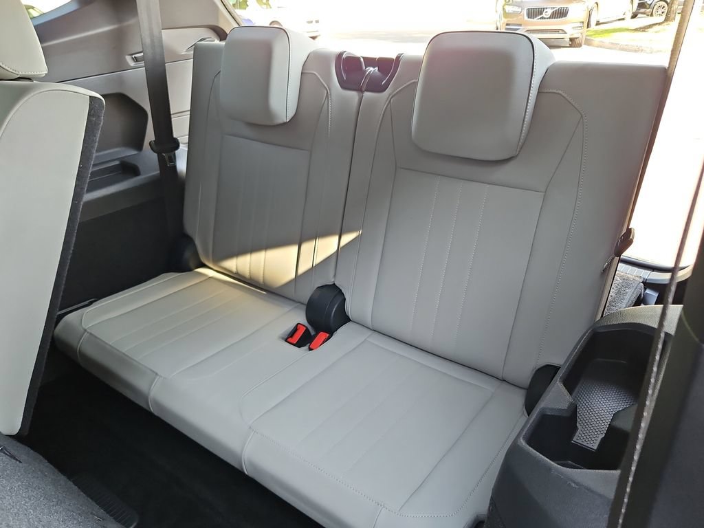 Used 2022 Volkswagen Tiguan SE R-Line FWD image 30