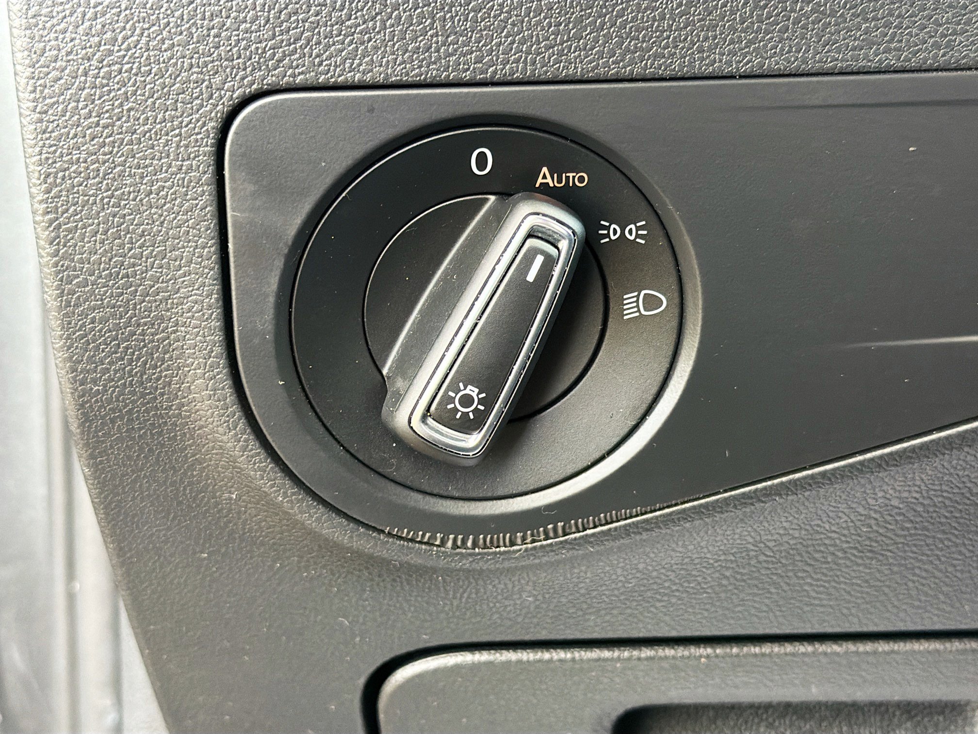 Used 2022 Volkswagen Tiguan SE image 34