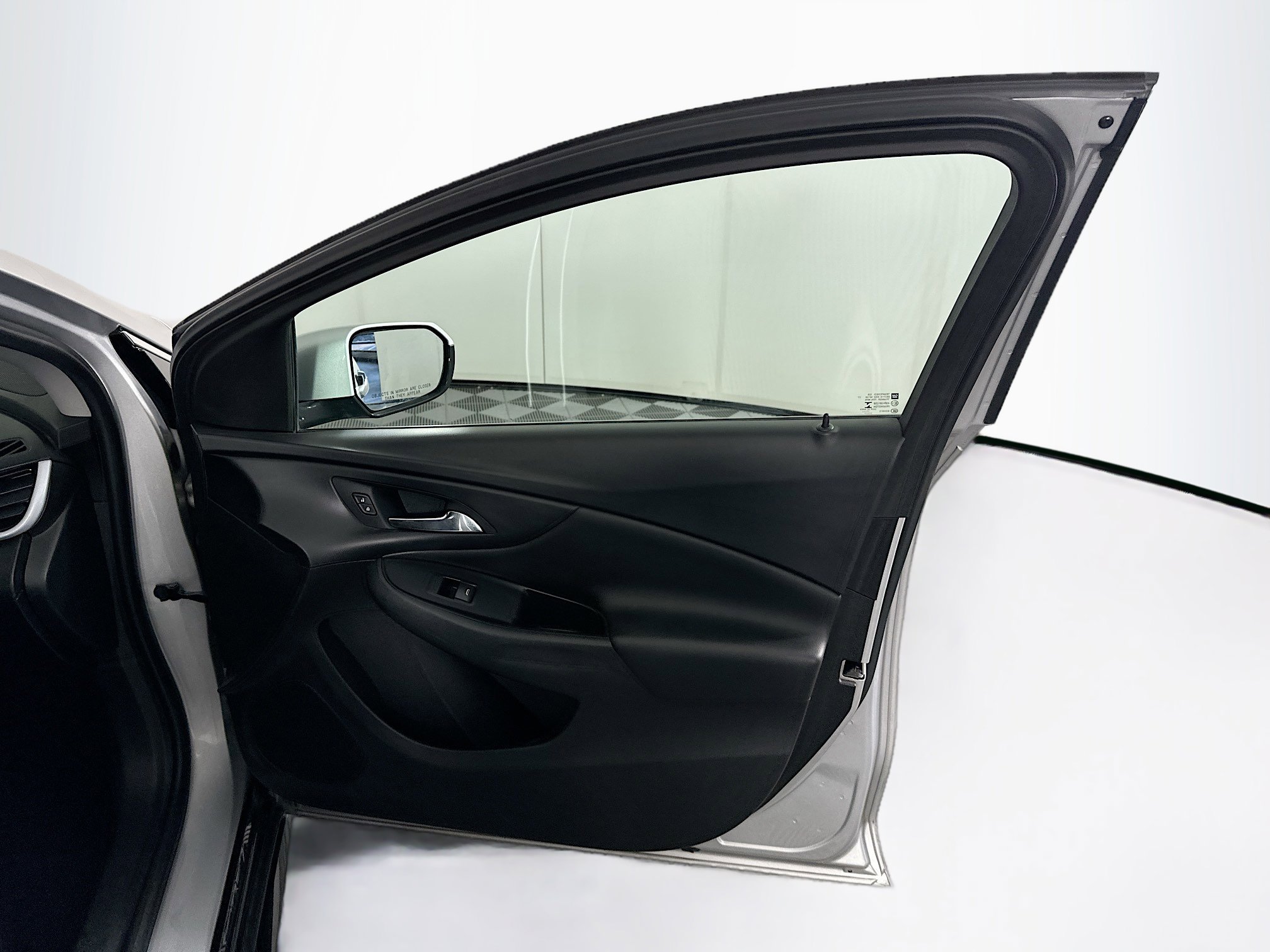 Used 2018 Chevrolet Volt LT image 29